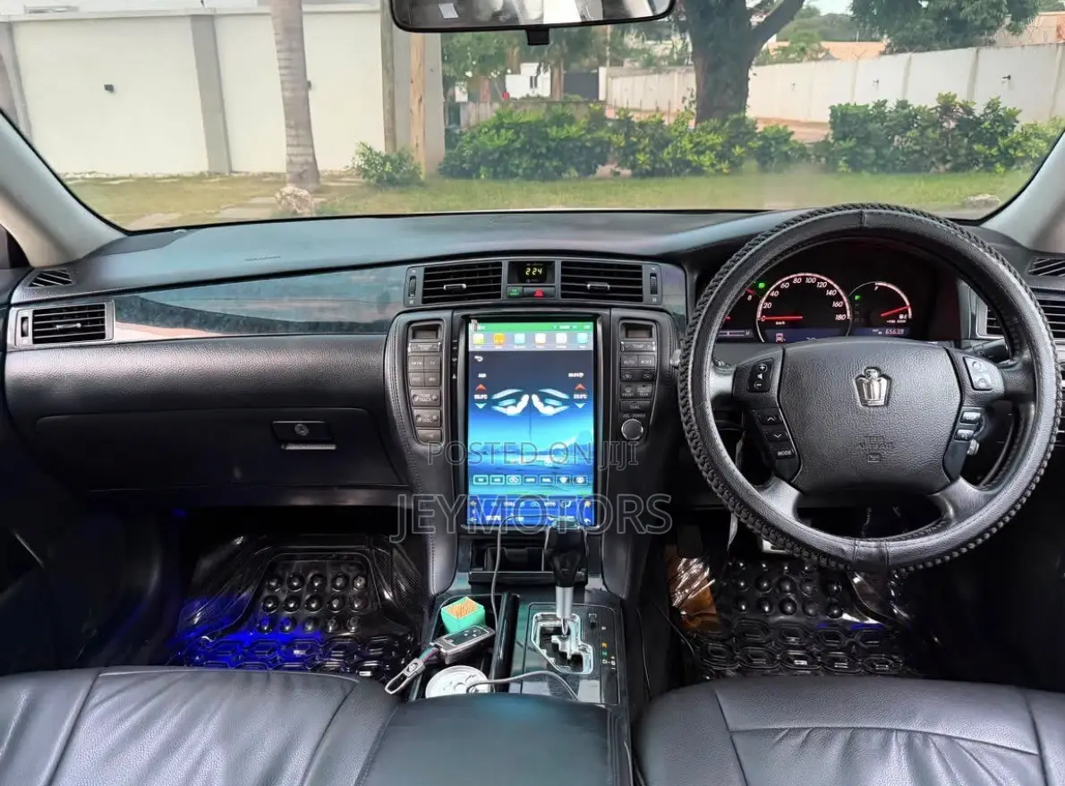 Toyota Crown 2006 White