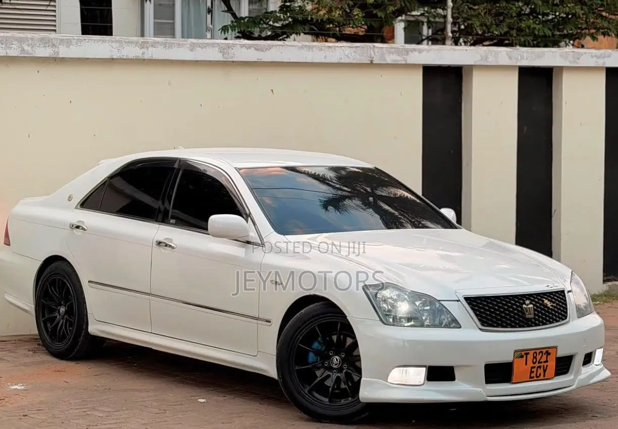 Toyota Crown 2006 White