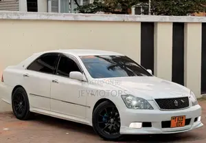 Toyota Crown 2006 White