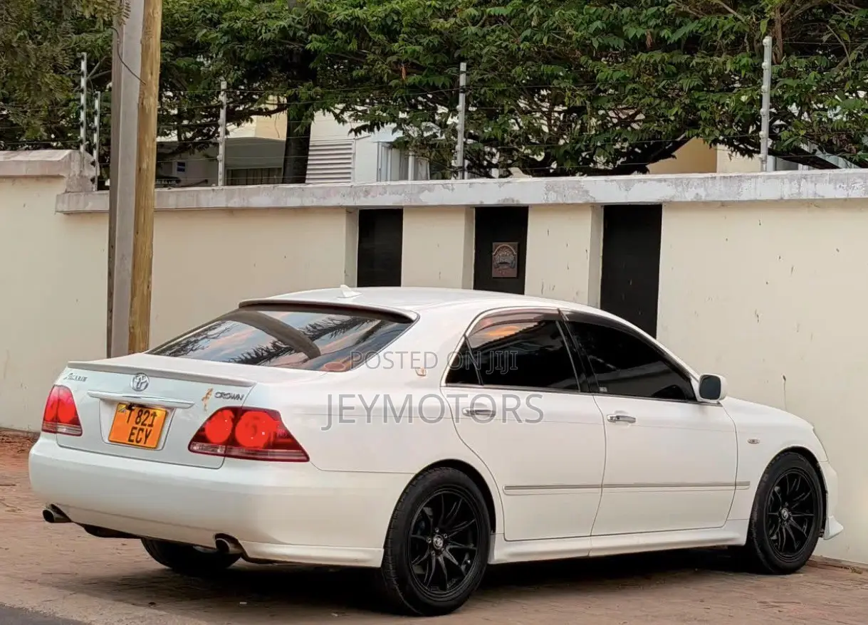 Toyota Crown 2006 White