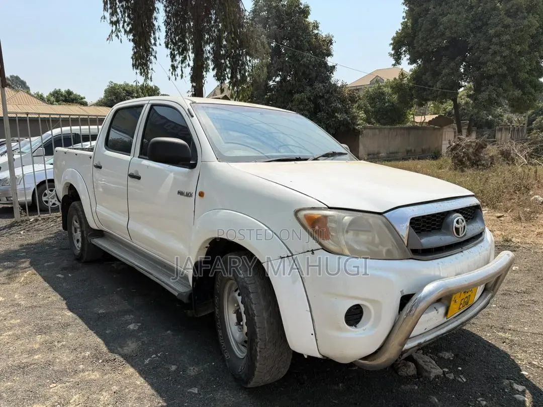 Toyota Hilux 2009 White