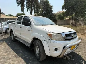 Toyota Hilux 2009 White
