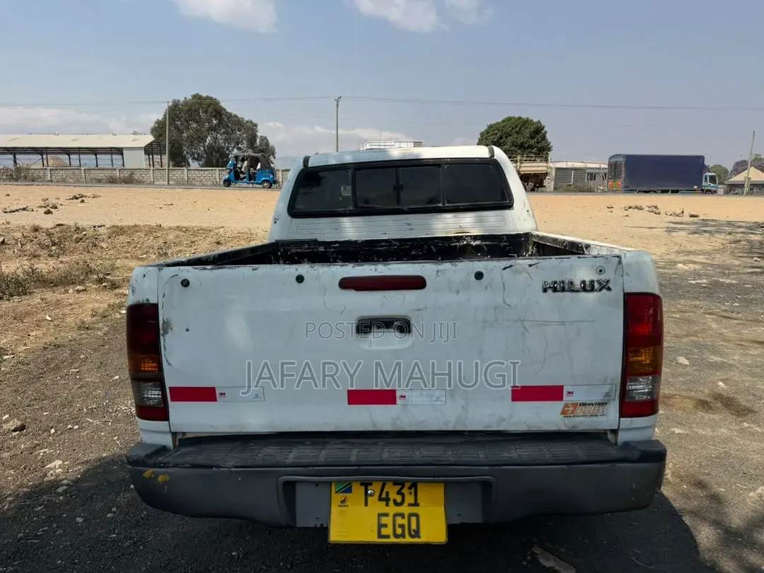 Toyota Hilux 2009 White