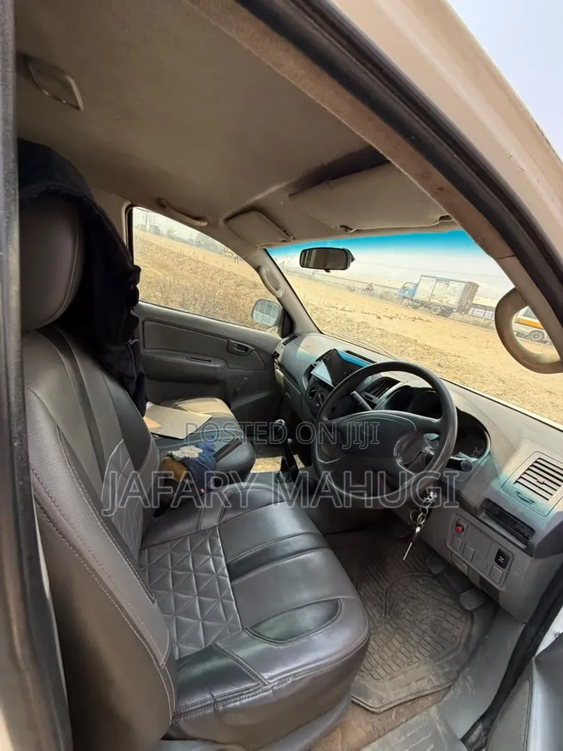 Toyota Hilux 2009 White