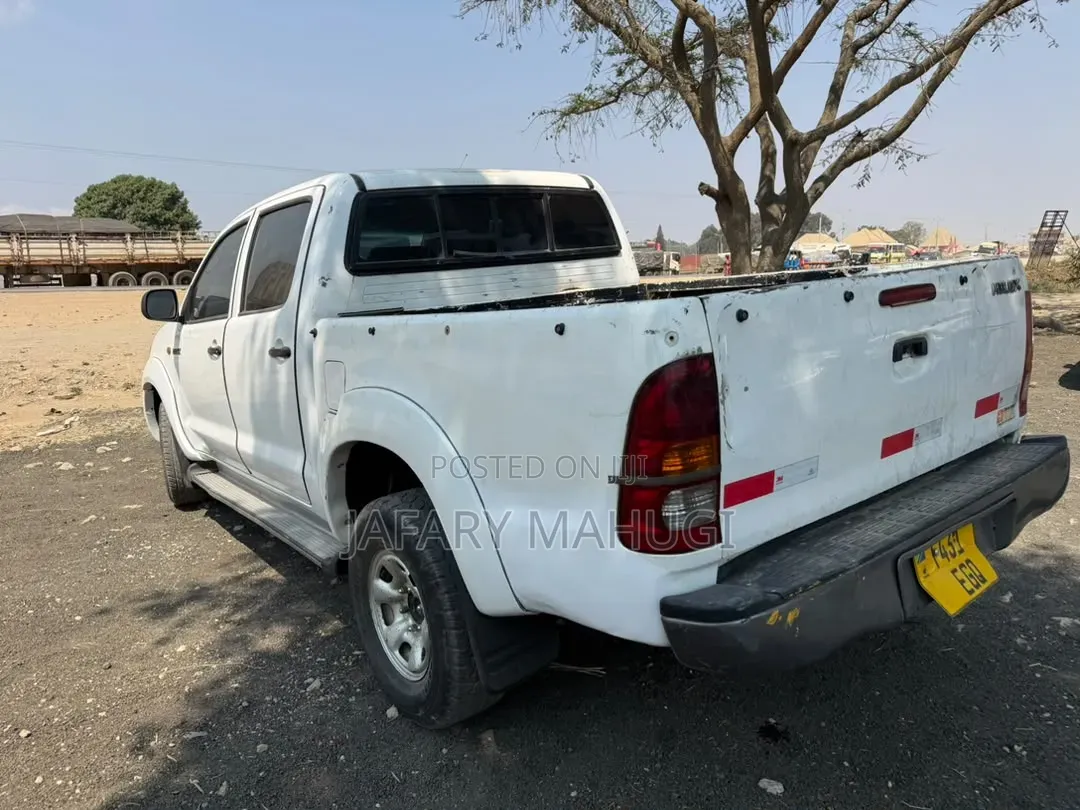 Toyota Hilux 2009 White