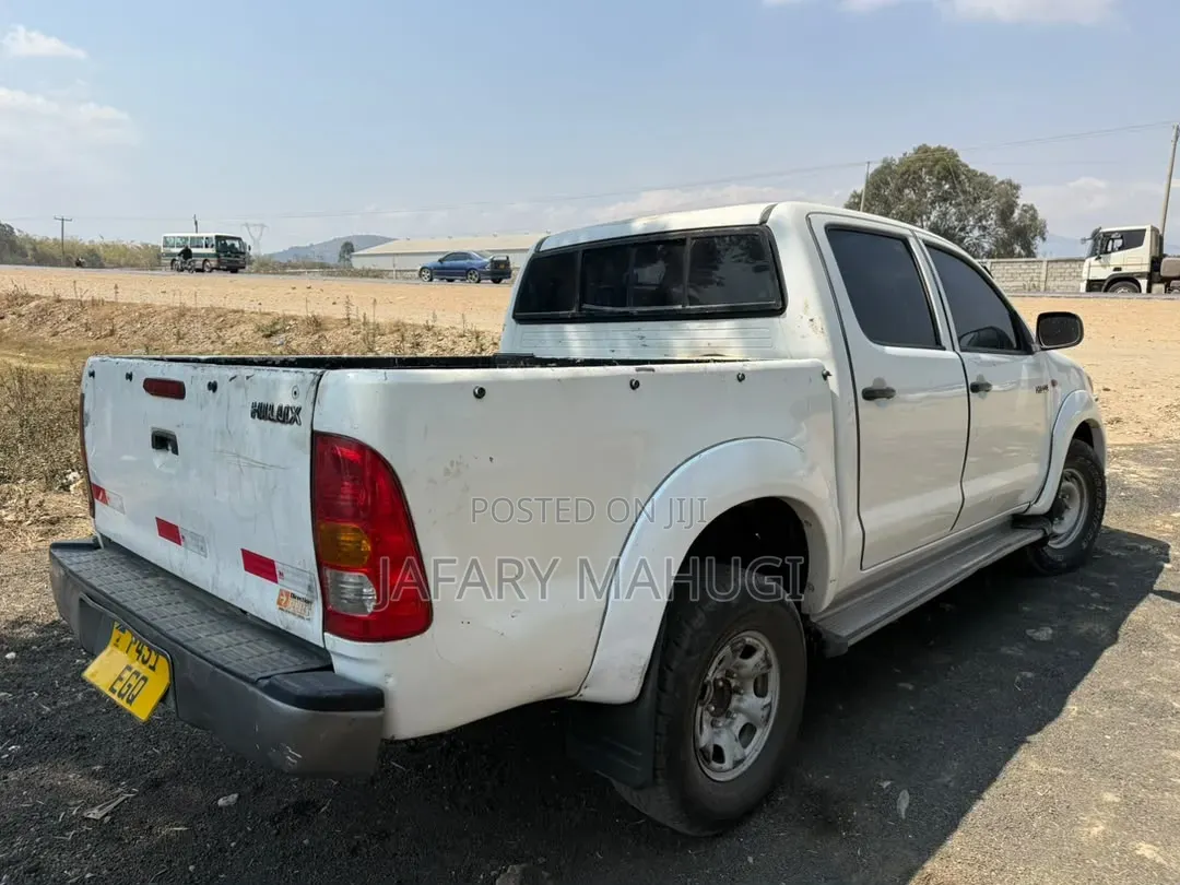 Toyota Hilux 2009 White