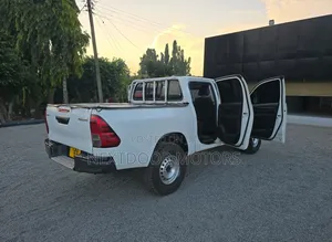 Toyota Hilux 2016 White