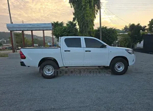 Toyota Hilux 2016 White