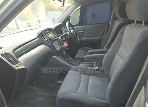 Toyota Kluger 2004 Silver