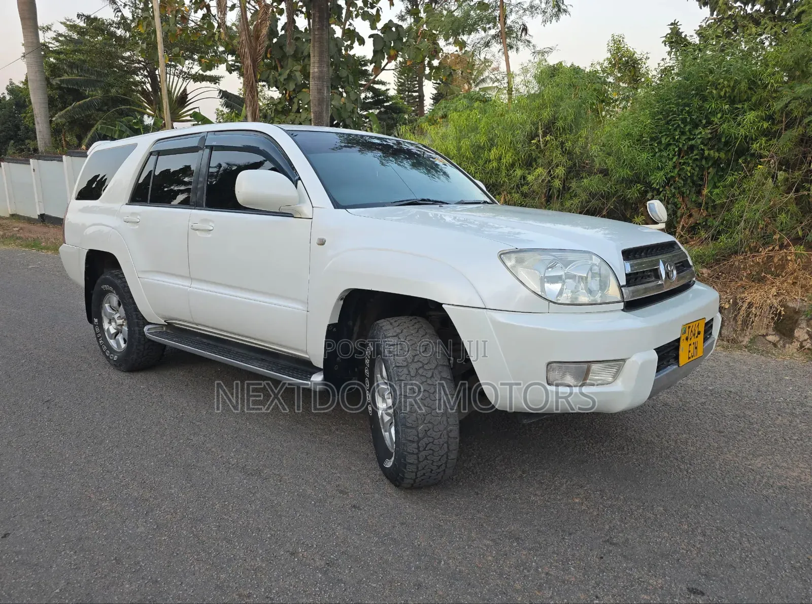 Toyota Hilux Surf 2004 White