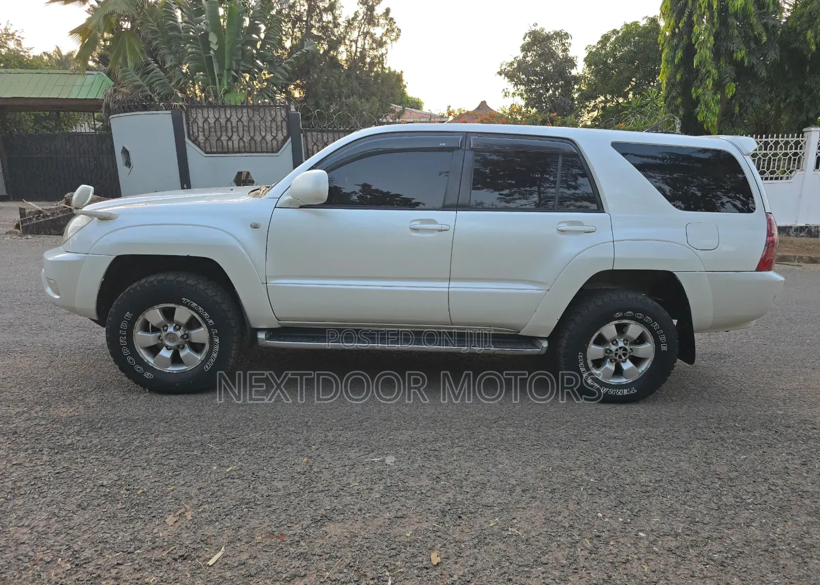 Toyota Hilux Surf 2004 White