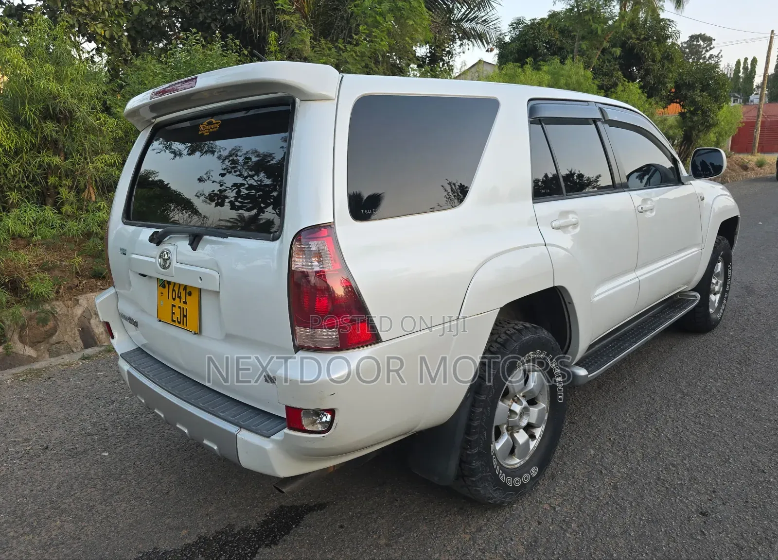 Toyota Hilux Surf 2004 White