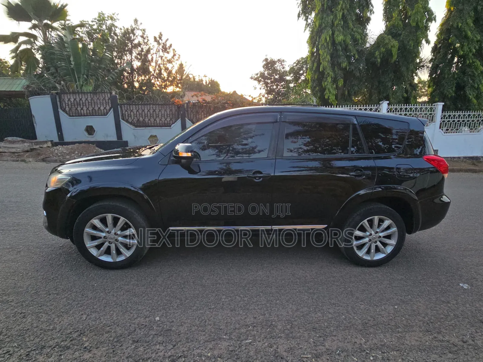 Toyota Vanguard 2010 Black