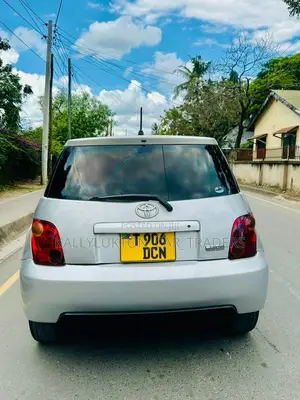 Toyota IST 2004 Silver