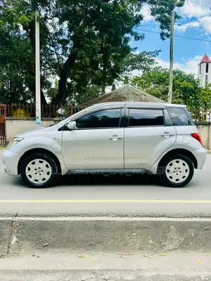 Toyota IST 2004 Silver