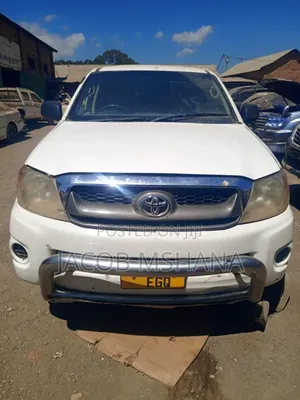 Toyota Hilux 2010 White