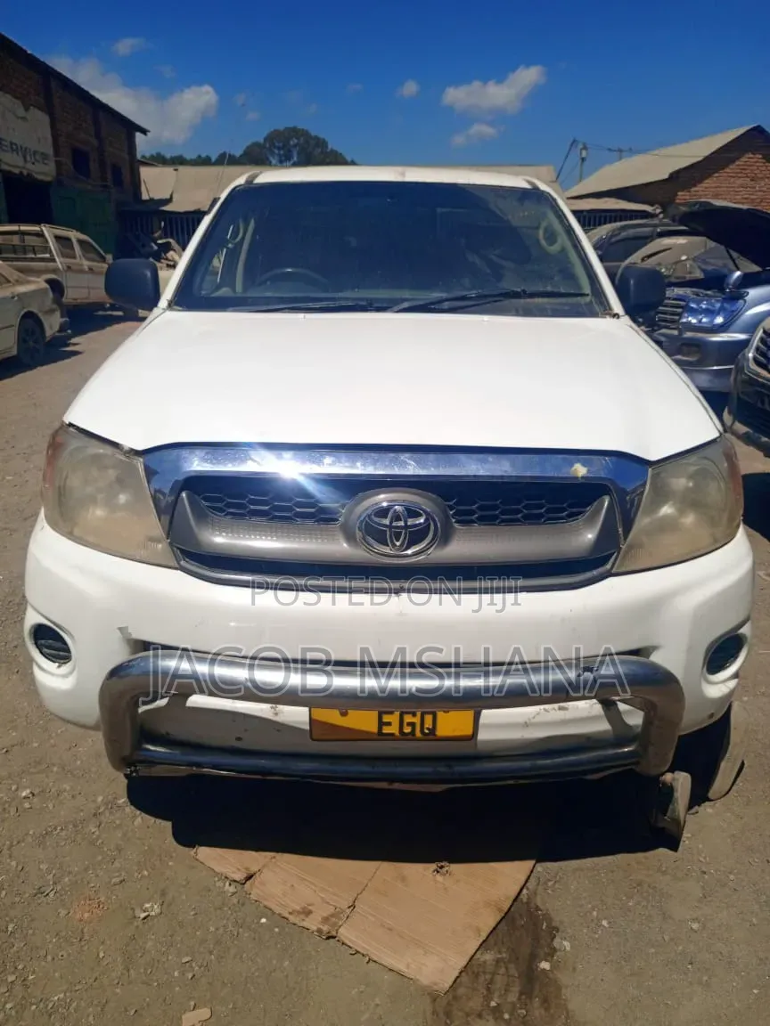 Toyota Hilux 2010 White