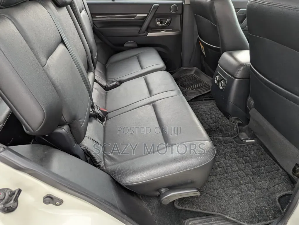 Mitsubishi Outlander 2013 White