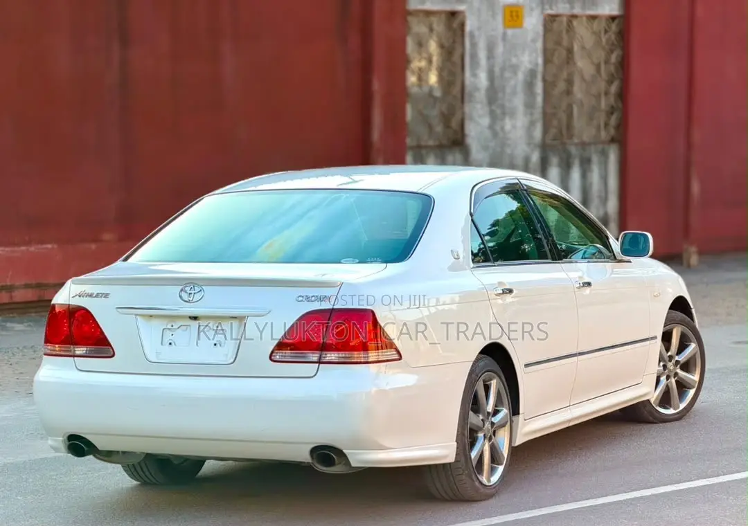 Toyota Crown 2006 White