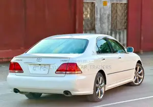 Toyota Crown 2006 White