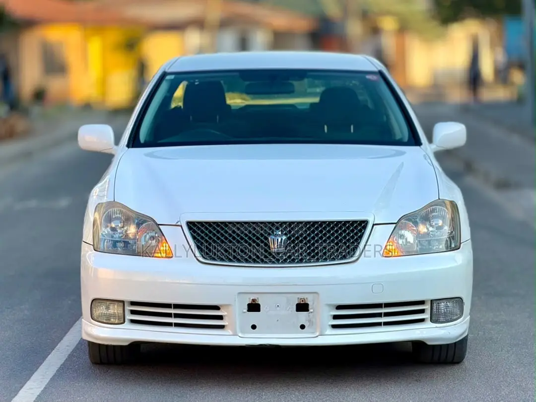 Toyota Crown 2006 White