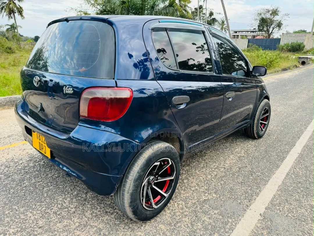 Toyota Vitz 2003 Blue