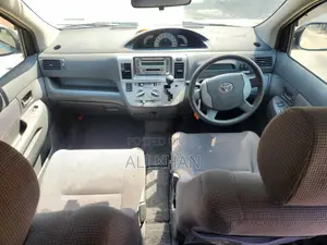 Toyota Raum 1.5 FWD 2005 Silver