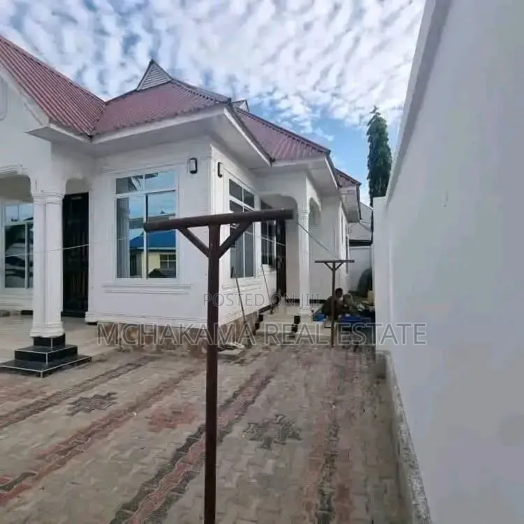 3bdrm House in Mchakama Real Estate, Chamazi for sale