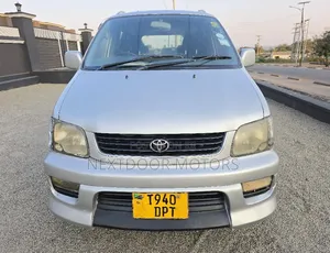Toyota Noah 2004 Silver