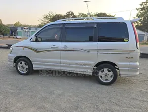 Toyota Noah 2004 Silver