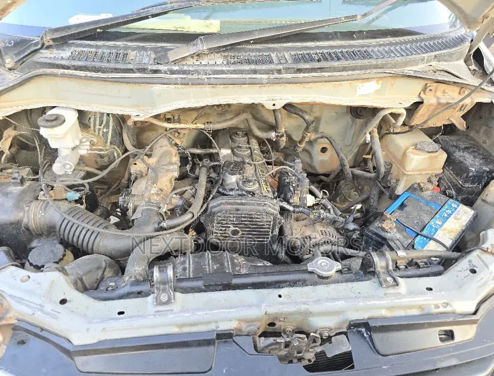 Toyota Noah 2004 Silver