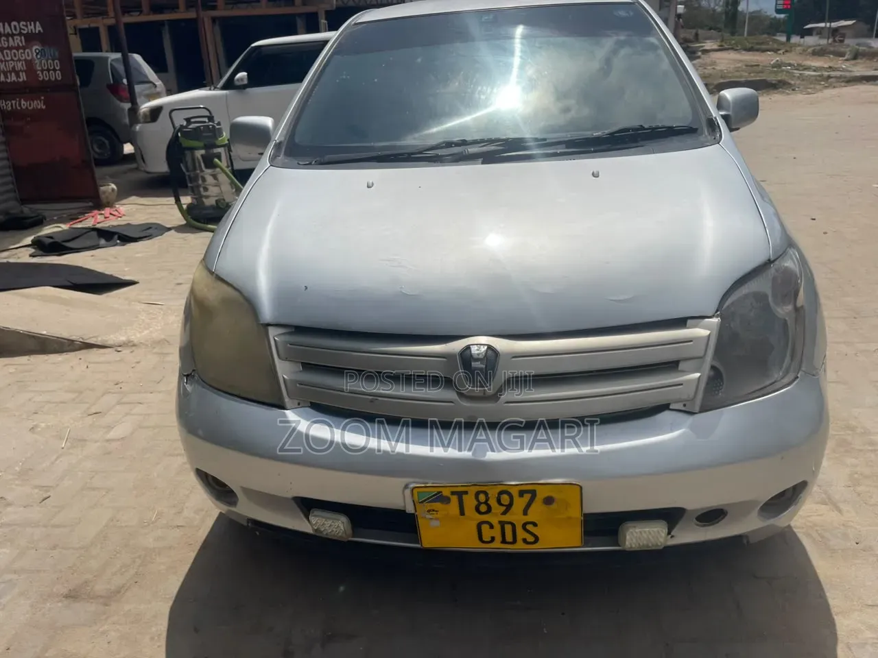 Toyota IST 2003 Silver