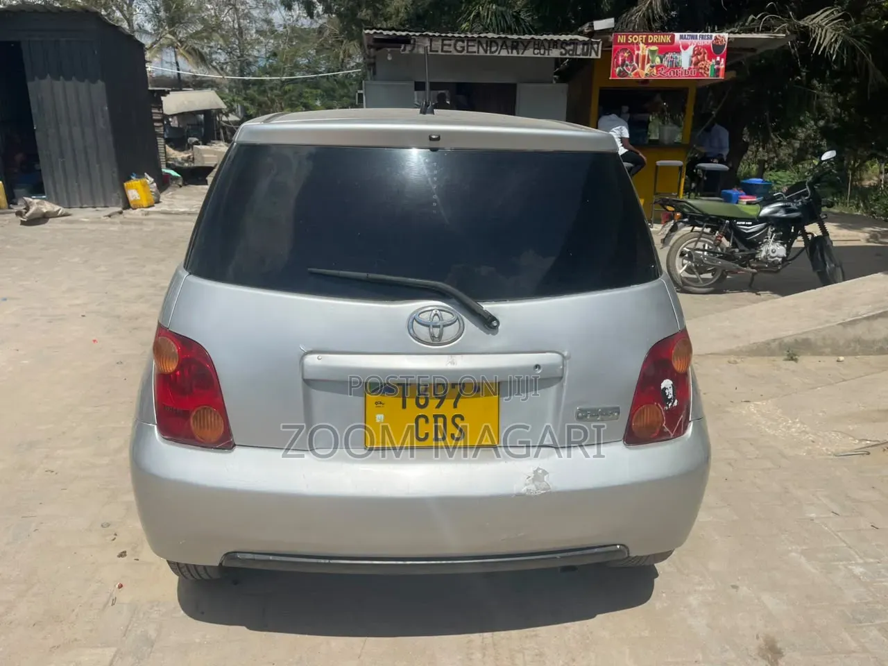 Toyota IST 2003 Silver