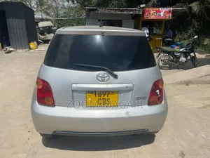 Toyota IST 2003 Silver