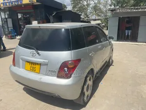 Toyota IST 2003 Silver