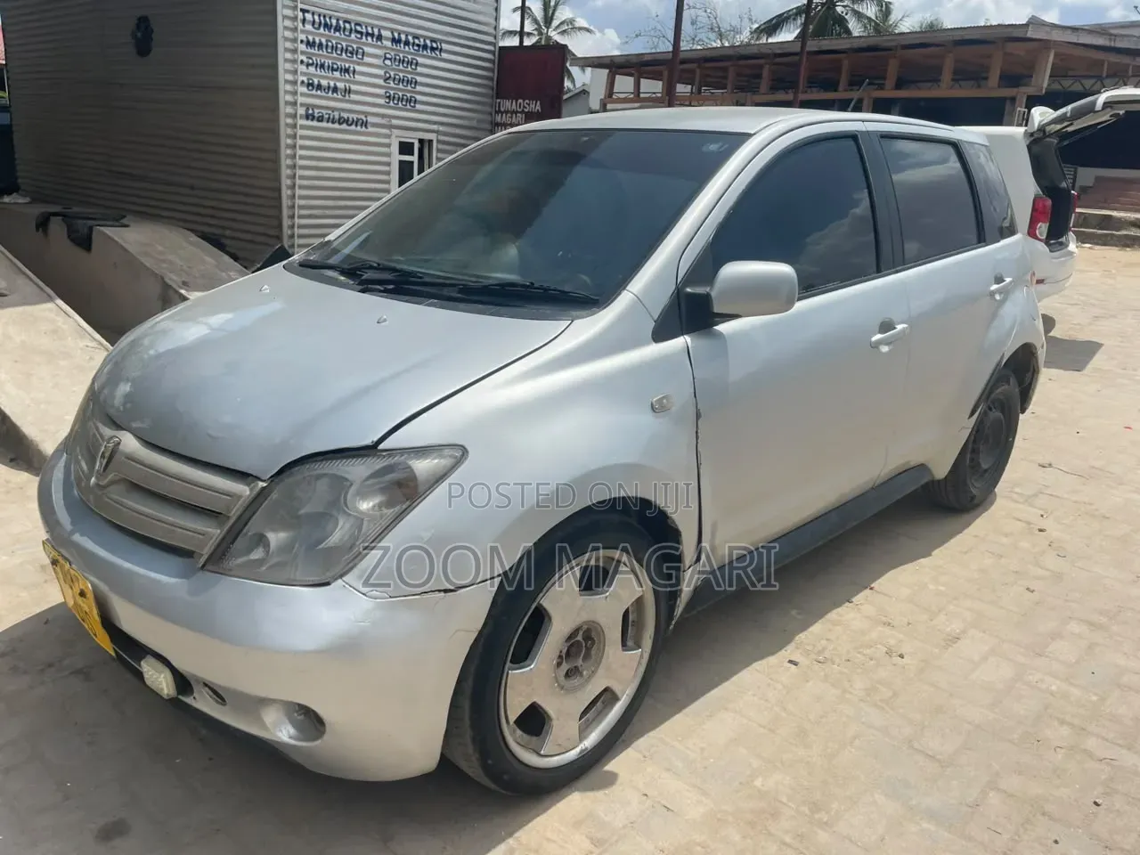 Toyota IST 2003 Silver