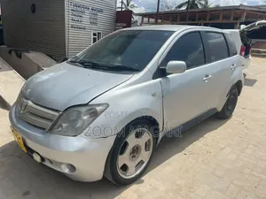 Toyota IST 2003 Silver
