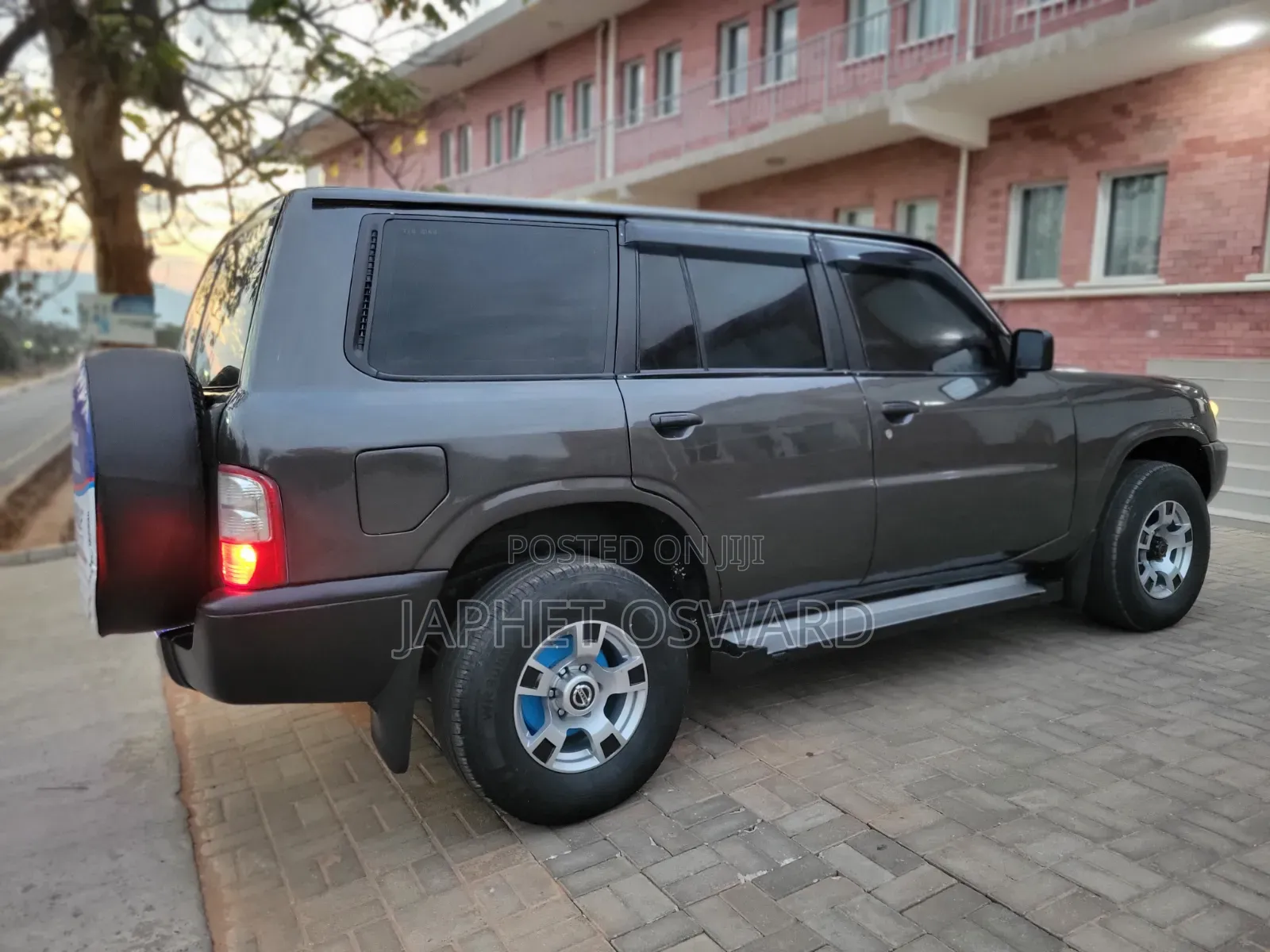 Nissan Patrol 2000 Gray