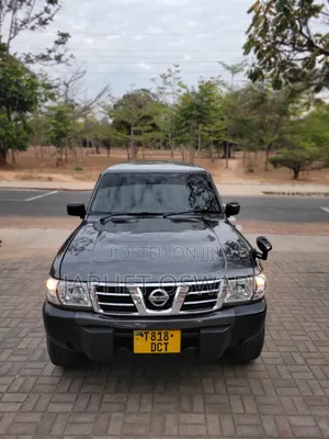 Nissan Patrol 2000 Gray