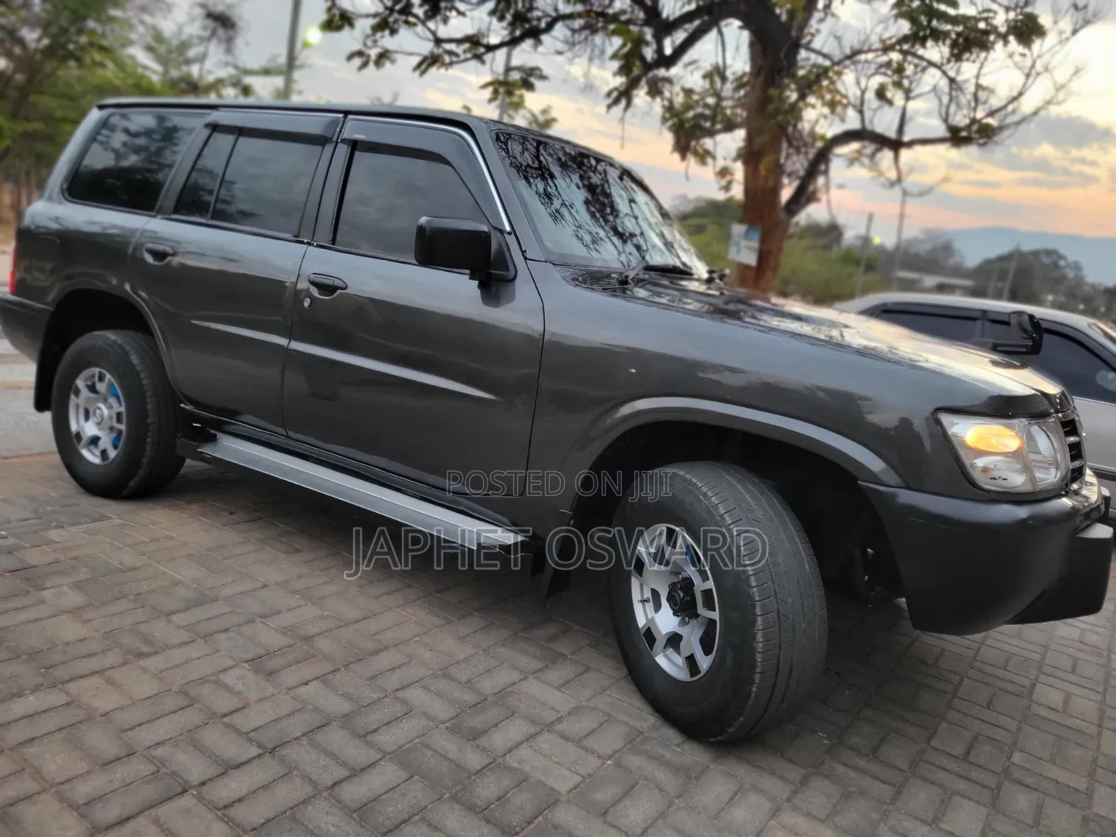 Nissan Patrol 2000 Gray