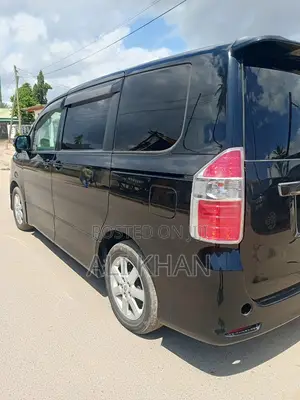 Toyota Noah 2.0 143hp FWD (7 Seater) 2009 Black