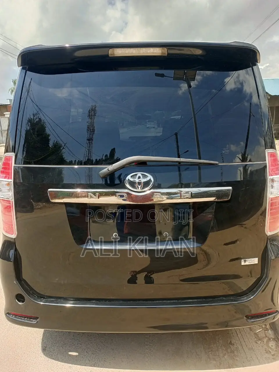 Toyota Noah 2.0 143hp FWD (7 Seater) 2009 Black