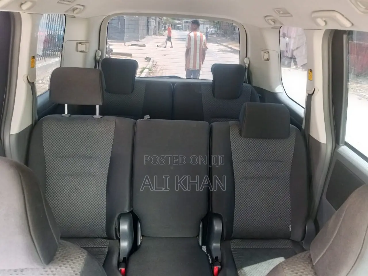 Toyota Noah 2.0 143hp FWD (7 Seater) 2009 Black