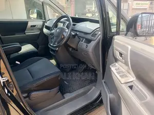Toyota Noah 2.0 143hp FWD (7 Seater) 2009 Black