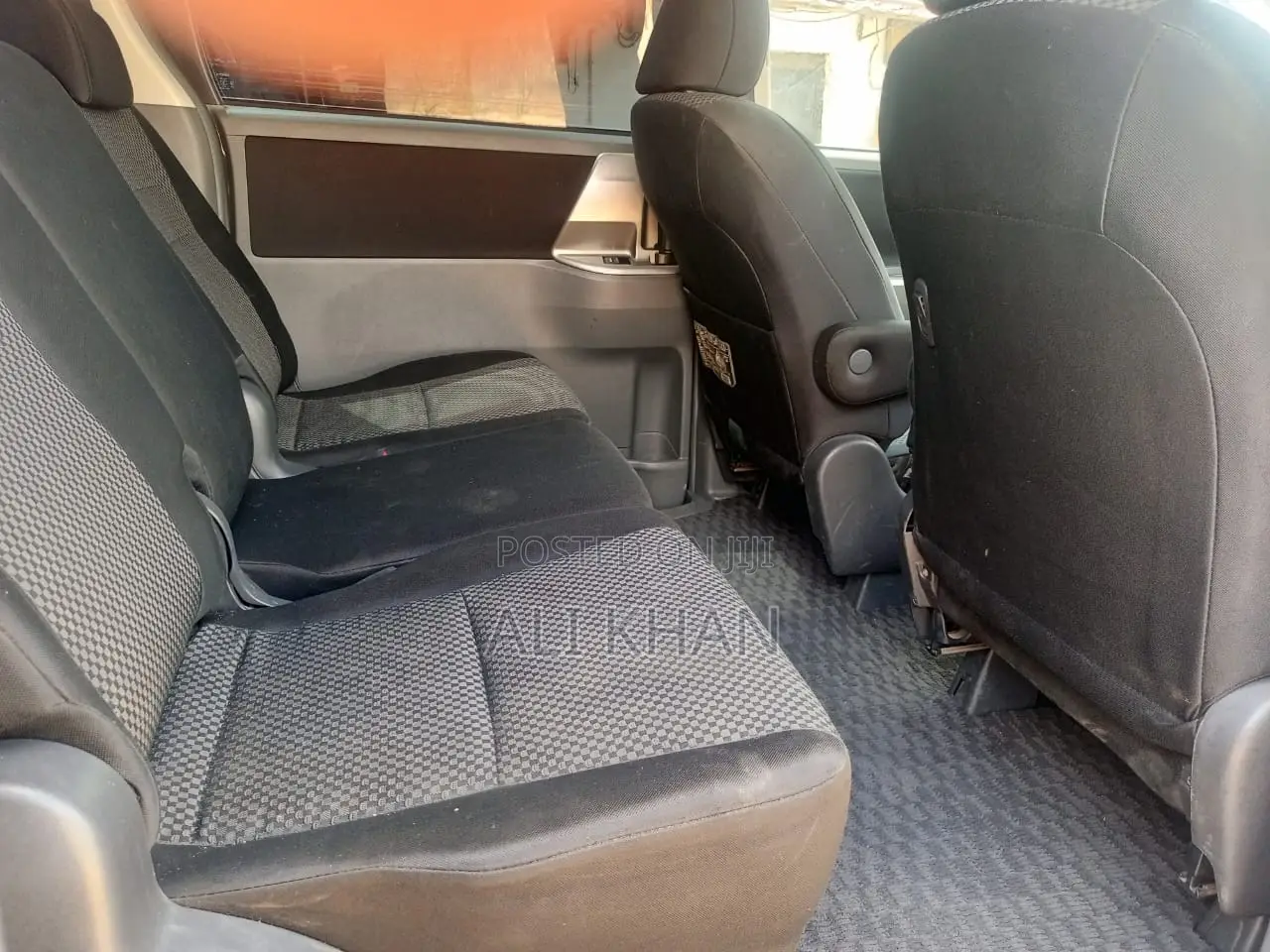 Toyota Noah 2.0 143hp FWD (7 Seater) 2009 Black