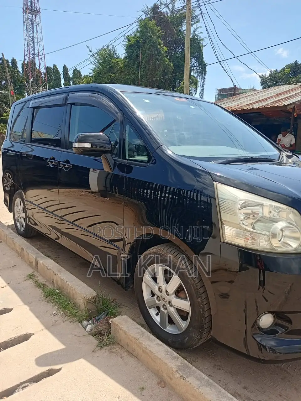 Toyota Noah 2.0 143hp FWD (7 Seater) 2009 Black