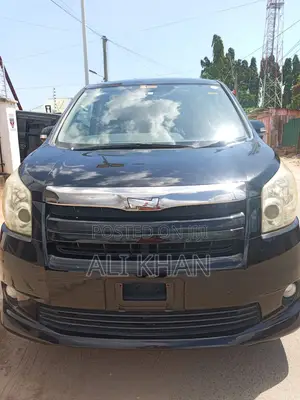 Toyota Noah 2.0 143hp FWD (7 Seater) 2009 Black