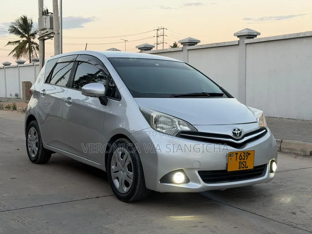 Toyota Ractis 2010 Silver