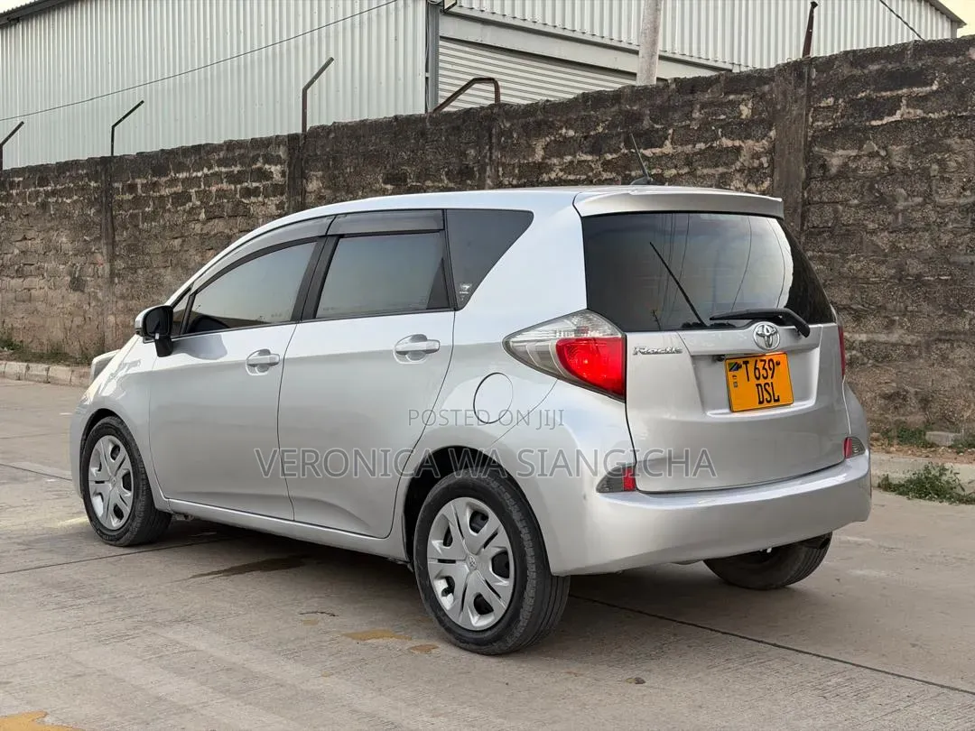 Toyota Ractis 2010 Silver
