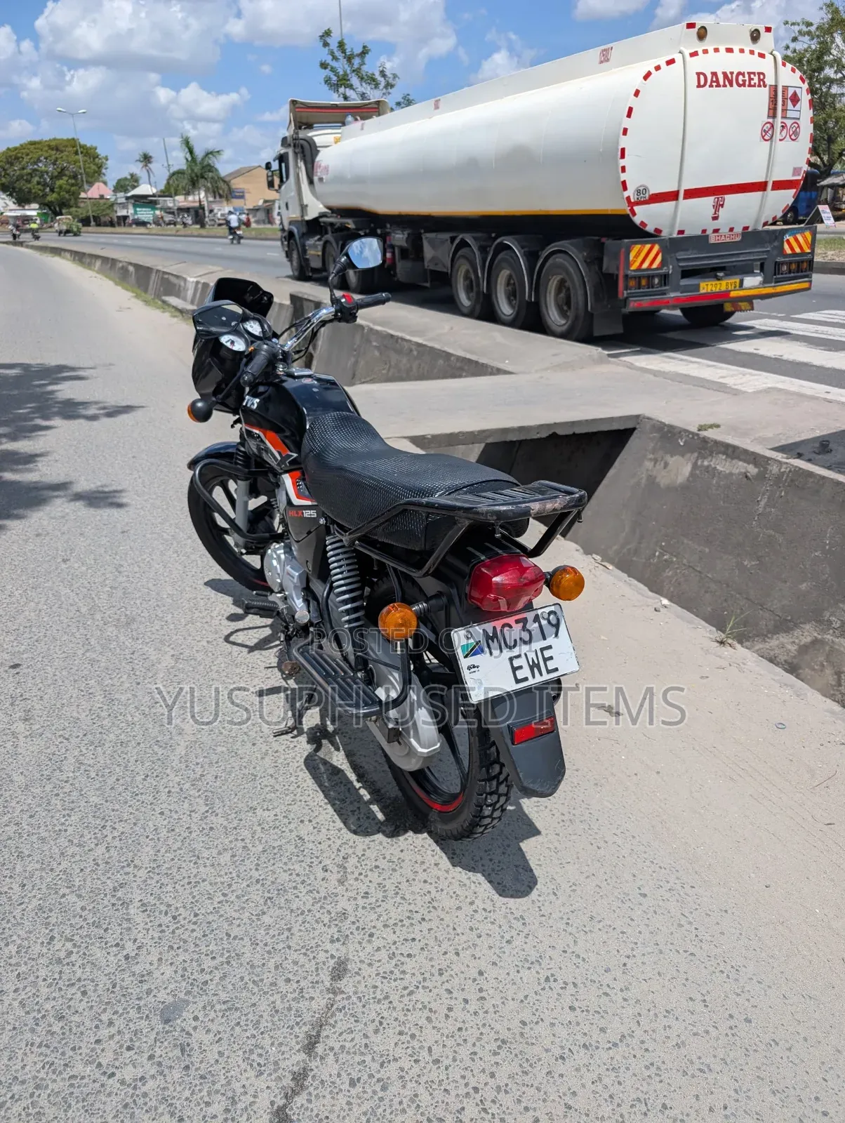 TVS HLX 125 2025 Black